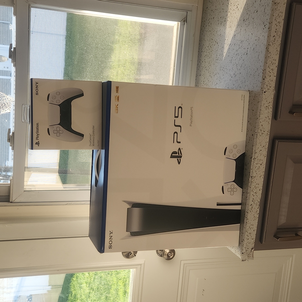 PS5 w/ extra controller - Picture 4 of 4